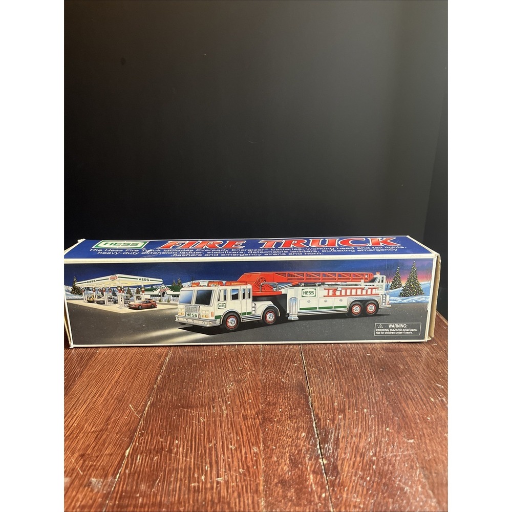 Hess Toy Fire Truck Collectible Model with Working Lights‎ 2000 New In Box